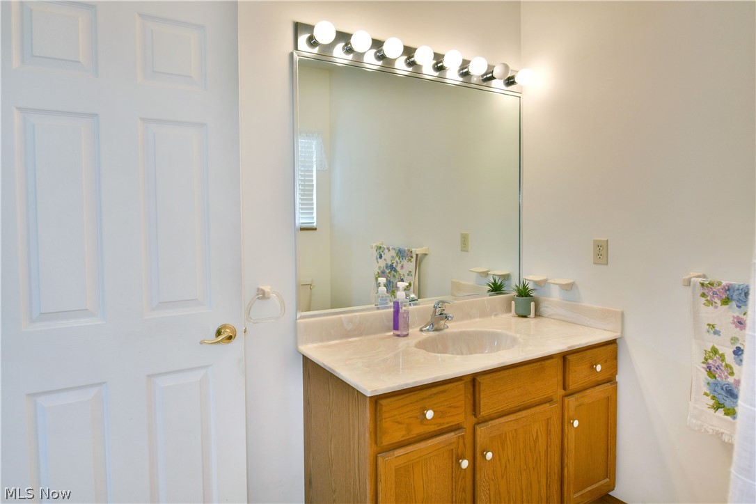 24 Abbington Drive NW Warren OH 44481