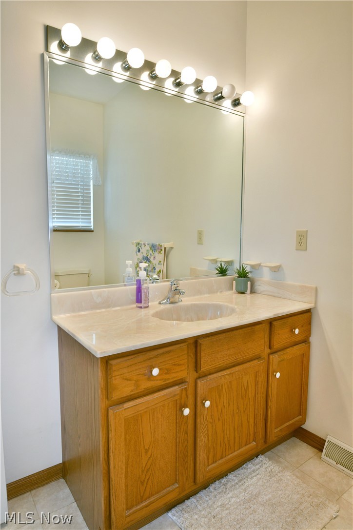 24 Abbington Drive NW Warren OH 44481
