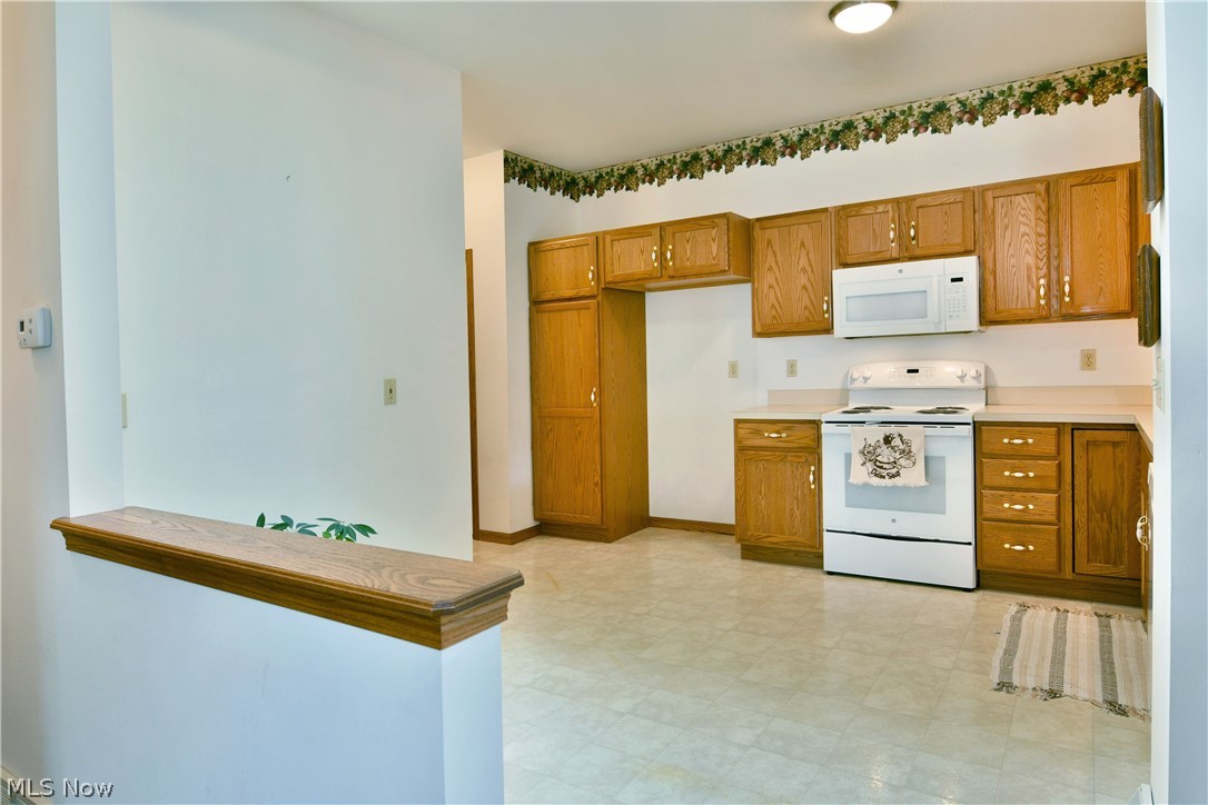 24 Abbington Drive NW Warren OH 44481