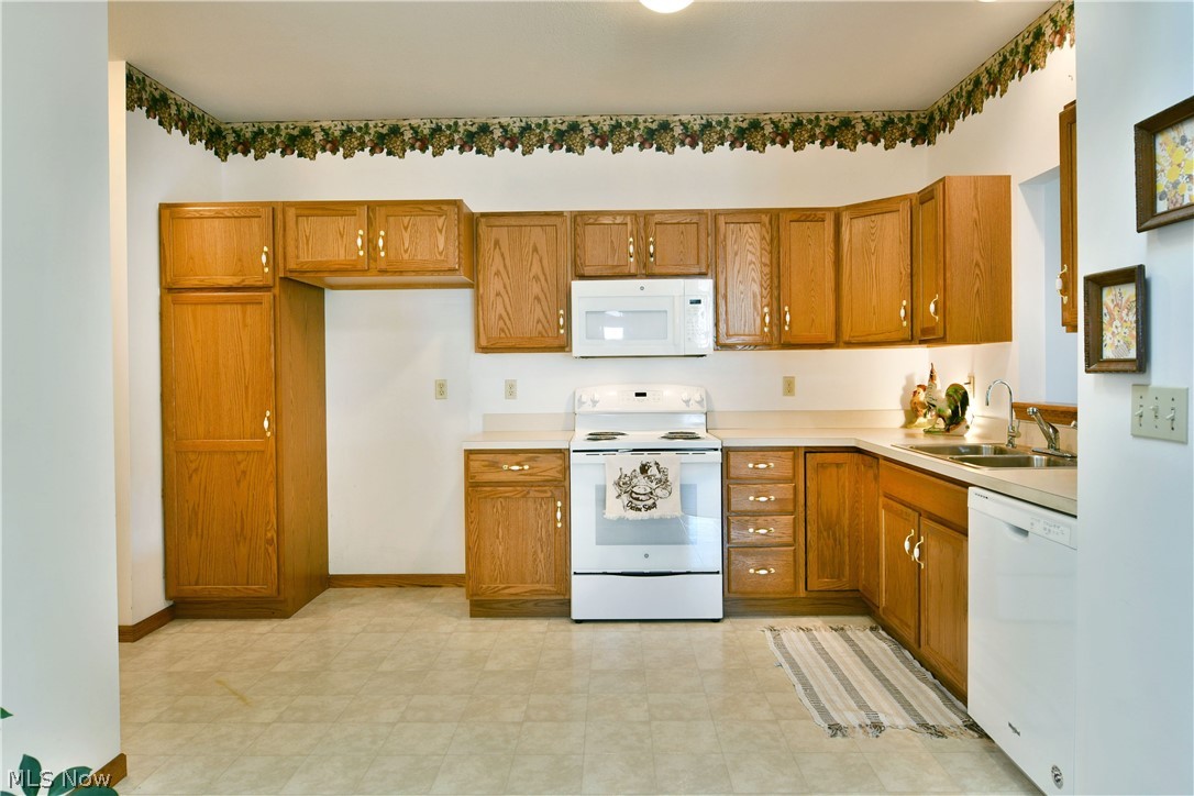 24 Abbington Drive NW Warren OH 44481