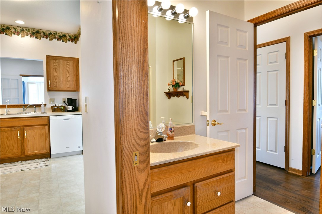 24 Abbington Drive NW Warren OH 44481