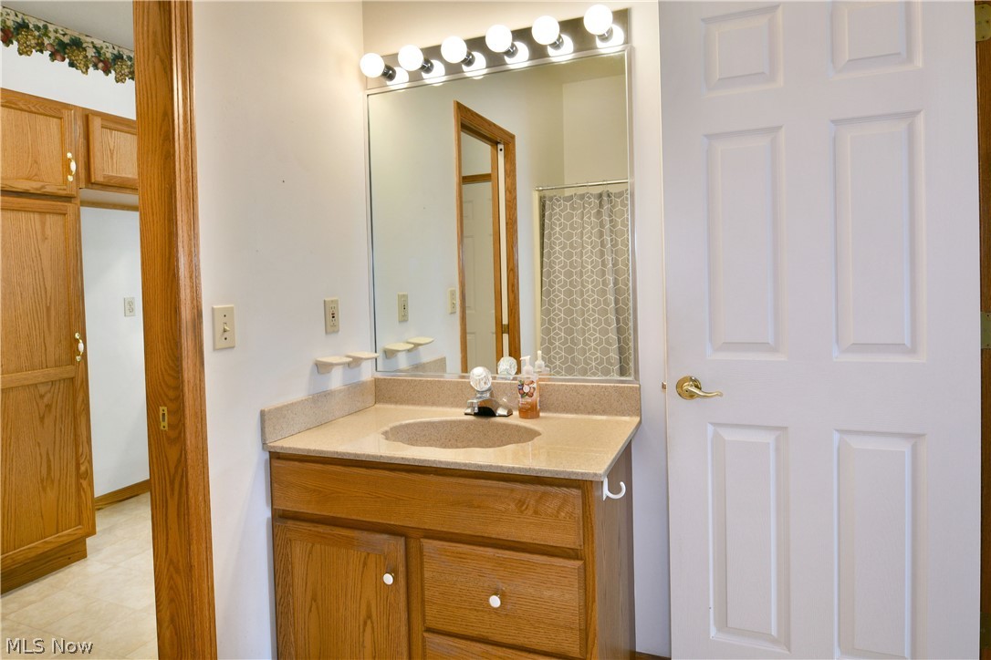 24 Abbington Drive NW Warren OH 44481