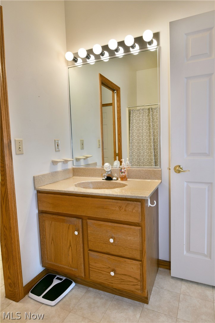 24 Abbington Drive NW Warren OH 44481