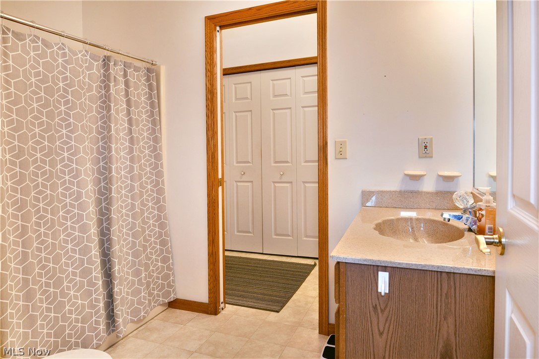 24 Abbington Drive NW Warren OH 44481
