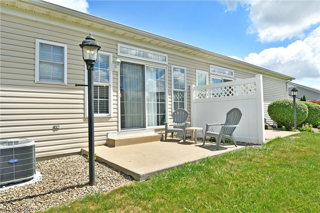24 Abbington Drive NW Warren OH 44481