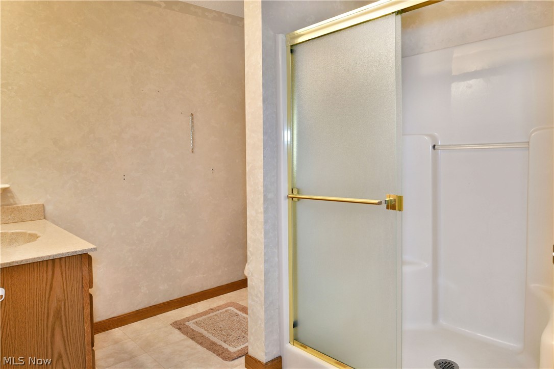 24 Abbington Drive NW Warren OH 44481