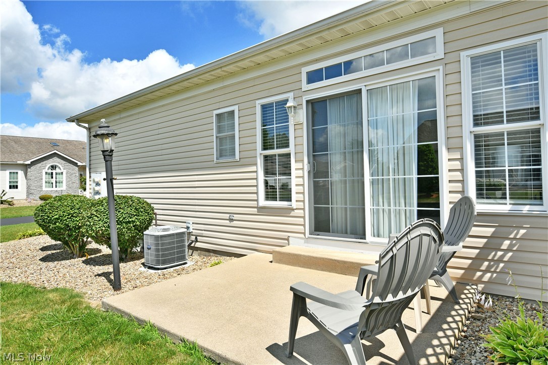 24 Abbington Drive NW Warren OH 44481