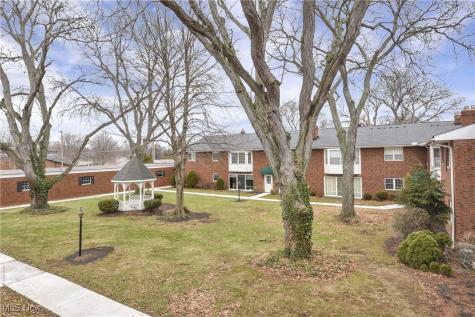 2948 Pease Drive Rocky River OH 44116