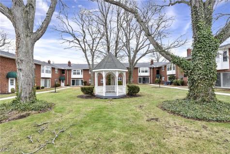 2948 Pease Drive Rocky River OH 44116