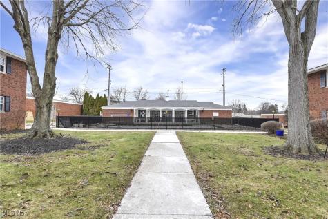 2948 Pease Drive Rocky River OH 44116