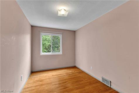 6051 Glenway Drive Brook Park OH 44142
