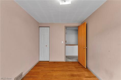 6051 Glenway Drive Brook Park OH 44142