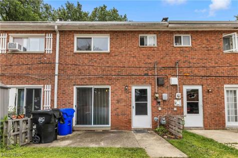 6051 Glenway Drive Brook Park OH 44142