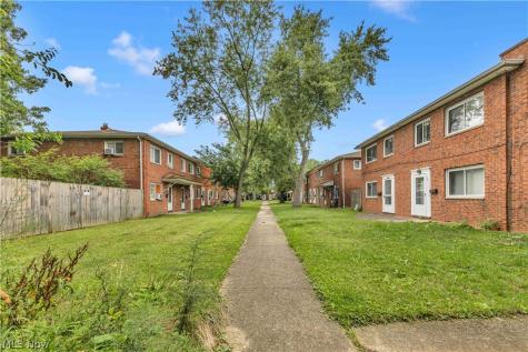 6051 Glenway Drive Brook Park OH 44142