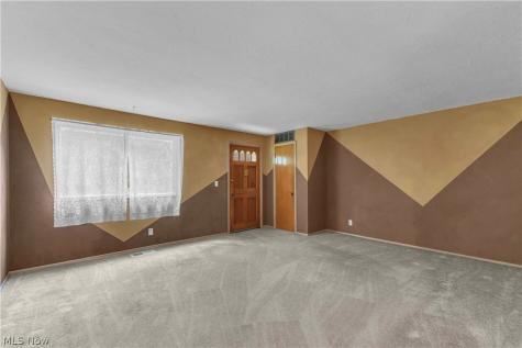 6051 Glenway Drive Brook Park OH 44142