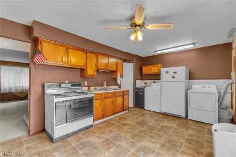 6051 Glenway Drive Brook Park OH 44142