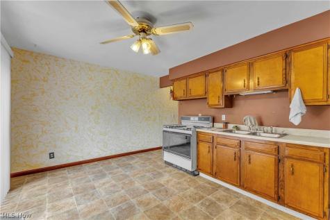 6051 Glenway Drive Brook Park OH 44142