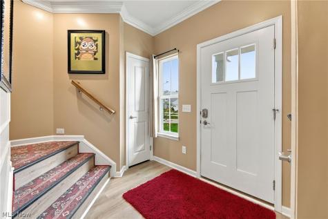 1055 Meadow Run Copley OH 44321