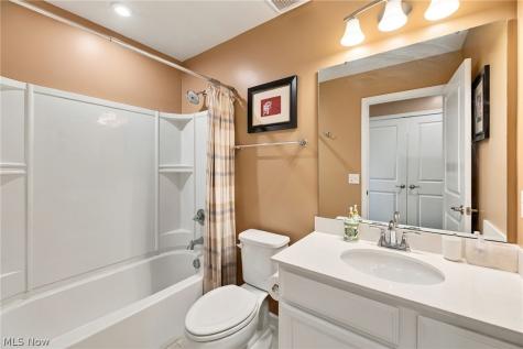 1055 Meadow Run Copley OH 44321