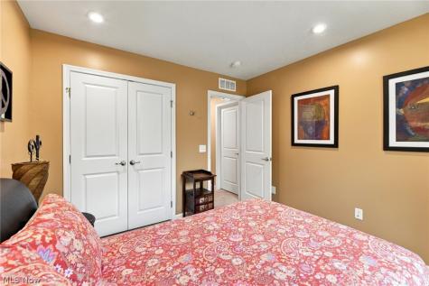 1055 Meadow Run Copley OH 44321