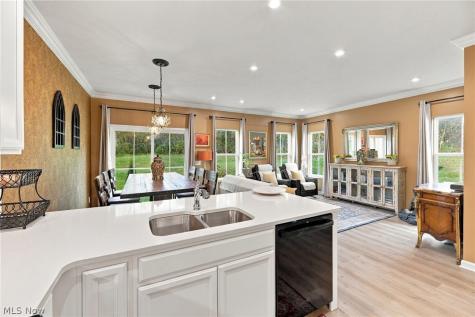 1055 Meadow Run Copley OH 44321