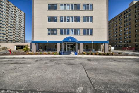 12520 Edgewater Drive Lakewood OH 44107