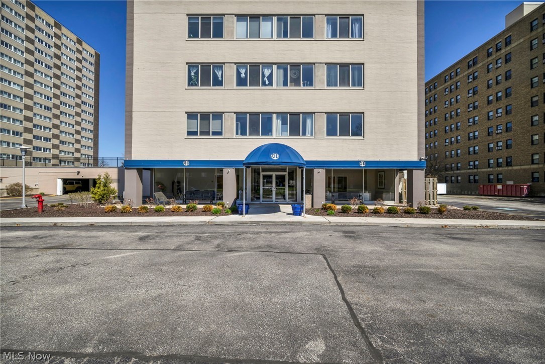 12520 Edgewater Drive Lakewood OH 44107