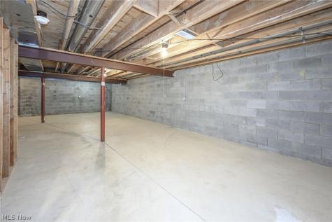 2036 Jennifer Street Akron OH 44313
