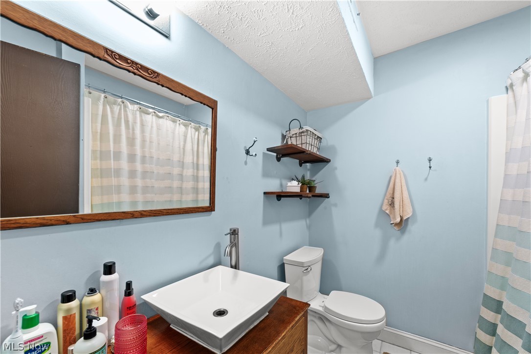 16555 Wren Road Chagrin Falls OH 44023