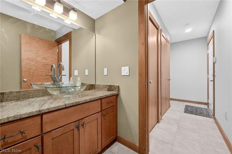 2282 W 5th Street Cleveland OH 44113