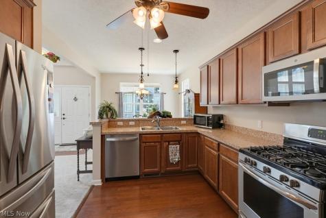 568 Hyannis Port Circle Avon Lake OH 44012