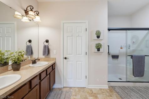 568 Hyannis Port Circle Avon Lake OH 44012