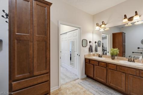 568 Hyannis Port Circle Avon Lake OH 44012