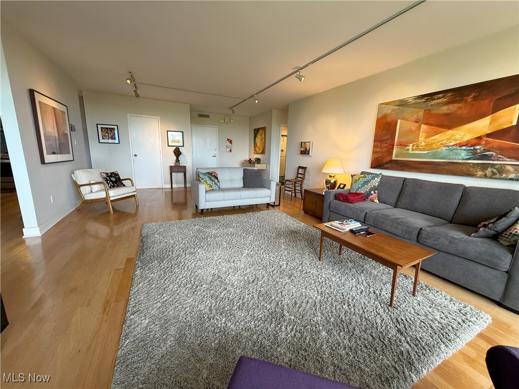 1 Bratenahl Place Bratenahl OH 44108