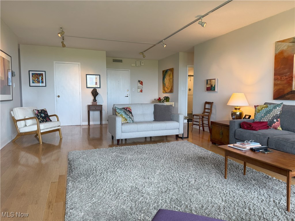 1 Bratenahl Place Bratenahl OH 44108