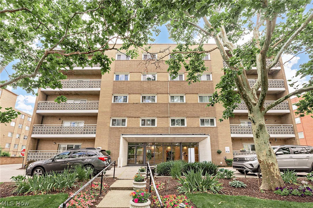 Shaker Heights OH, 3333 Warrensville Center Road, Unit 301