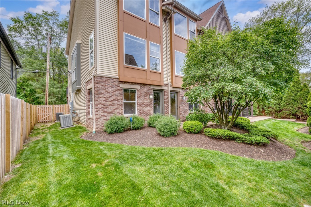 3901 Vine Court Cleveland OH 44113