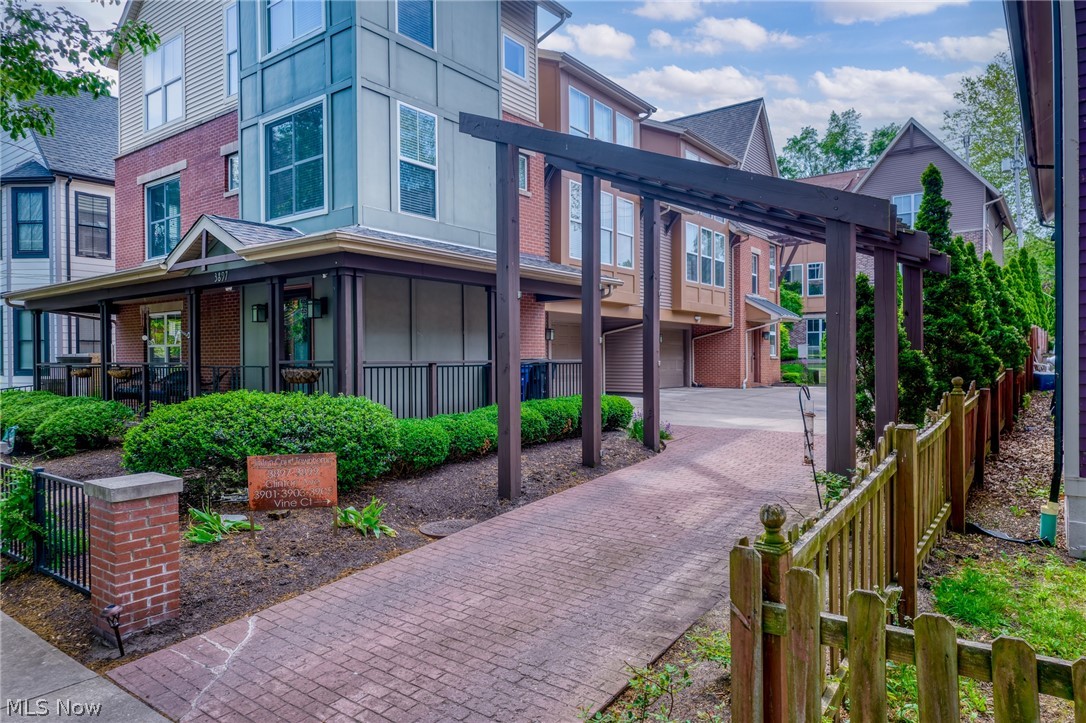 3901 Vine Court Cleveland OH 44113
