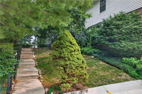 6965 Carriage Hill Drive Brecksville OH 44141