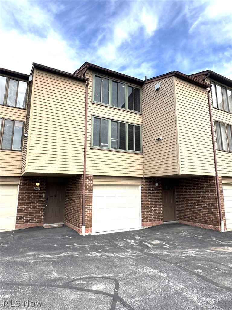 2129 Penguin Avenue Akron OH 44319