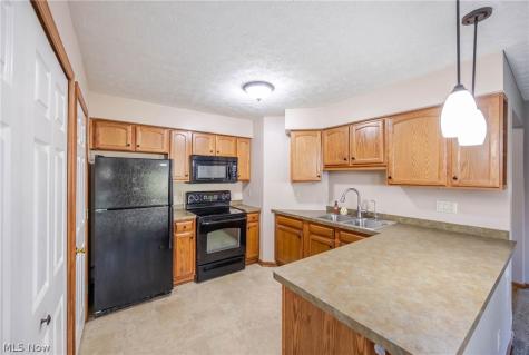 5663 Gateway Lane Brook Park OH 44142