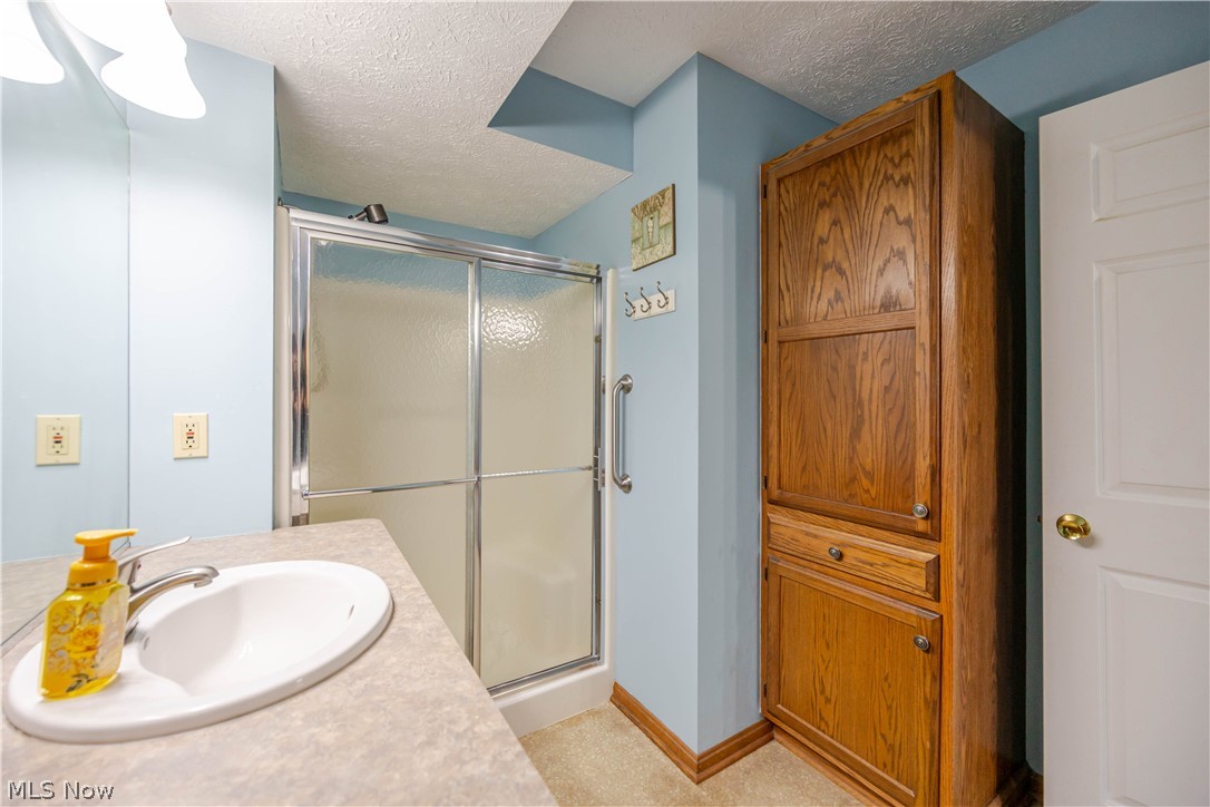 5663 Gateway Lane Brook Park OH 44142