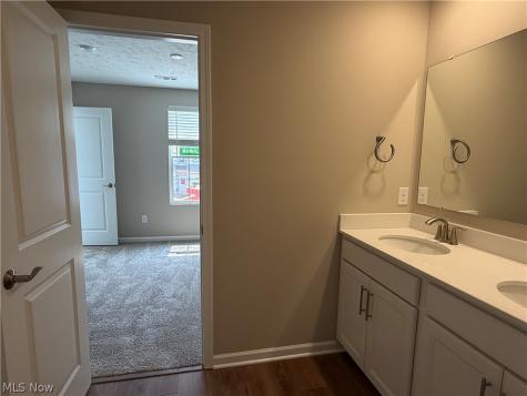 940-4 Memory Lane Aurora OH 44202
