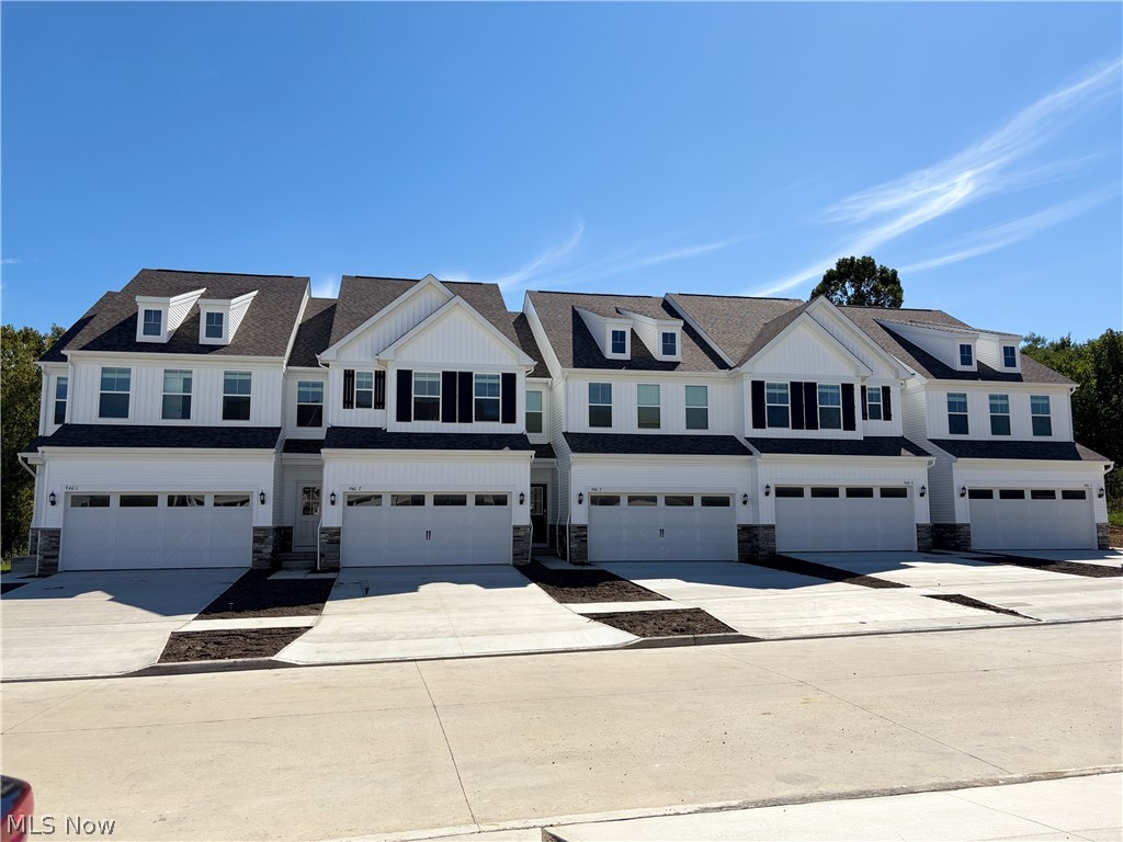 940-4 Memory Lane Aurora OH 44202
