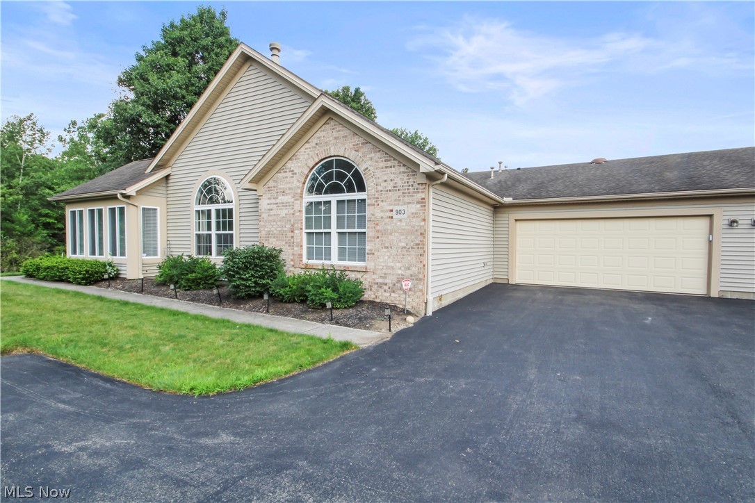 903 NE Willow Brook Drive NE Warren OH 44483