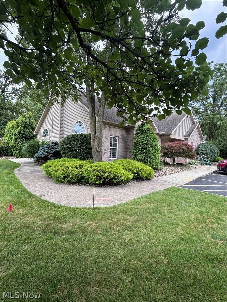 903 NE Willow Brook Drive NE Warren OH 44483