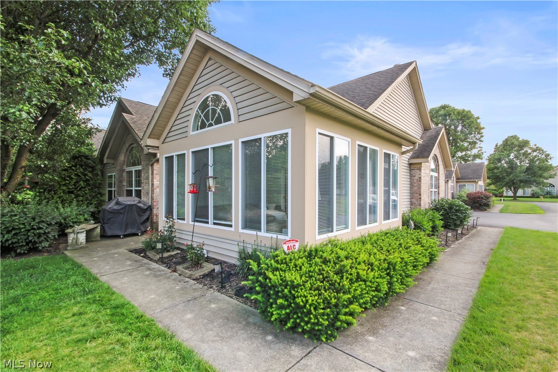 903 NE Willow Brook Drive NE Warren OH 44483