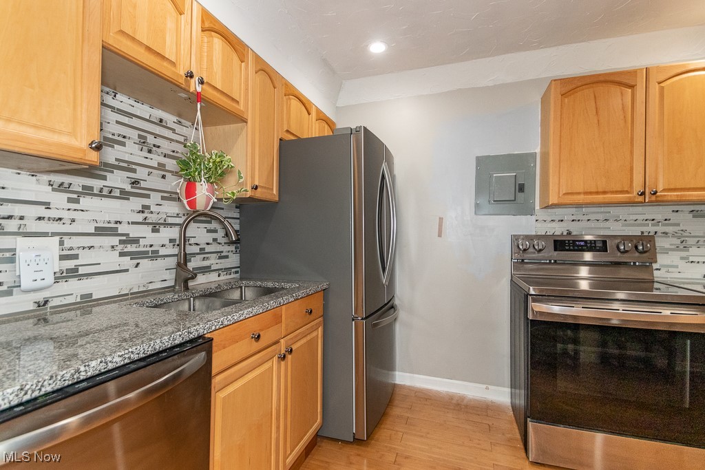 2103 Glouchester Drive Lyndhurst OH 44124