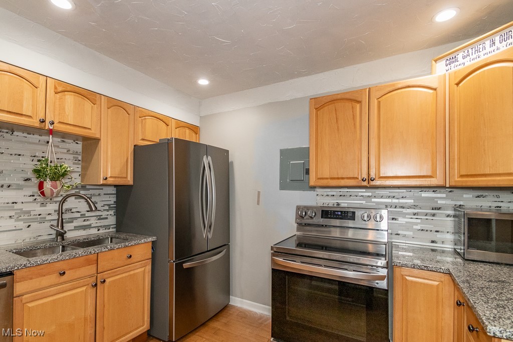 2103 Glouchester Drive Lyndhurst OH 44124