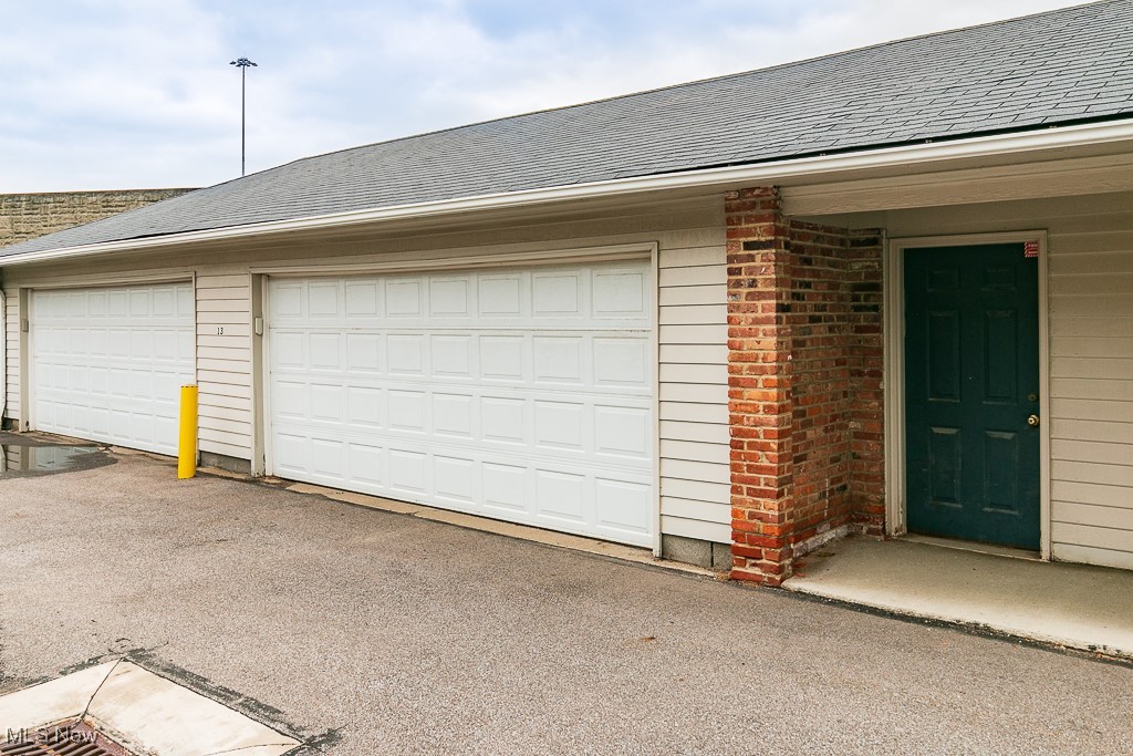 2103 Glouchester Drive Lyndhurst OH 44124